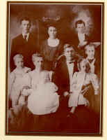 Homer and Edna Chapman and family except Duncan.jpg (176711 bytes)